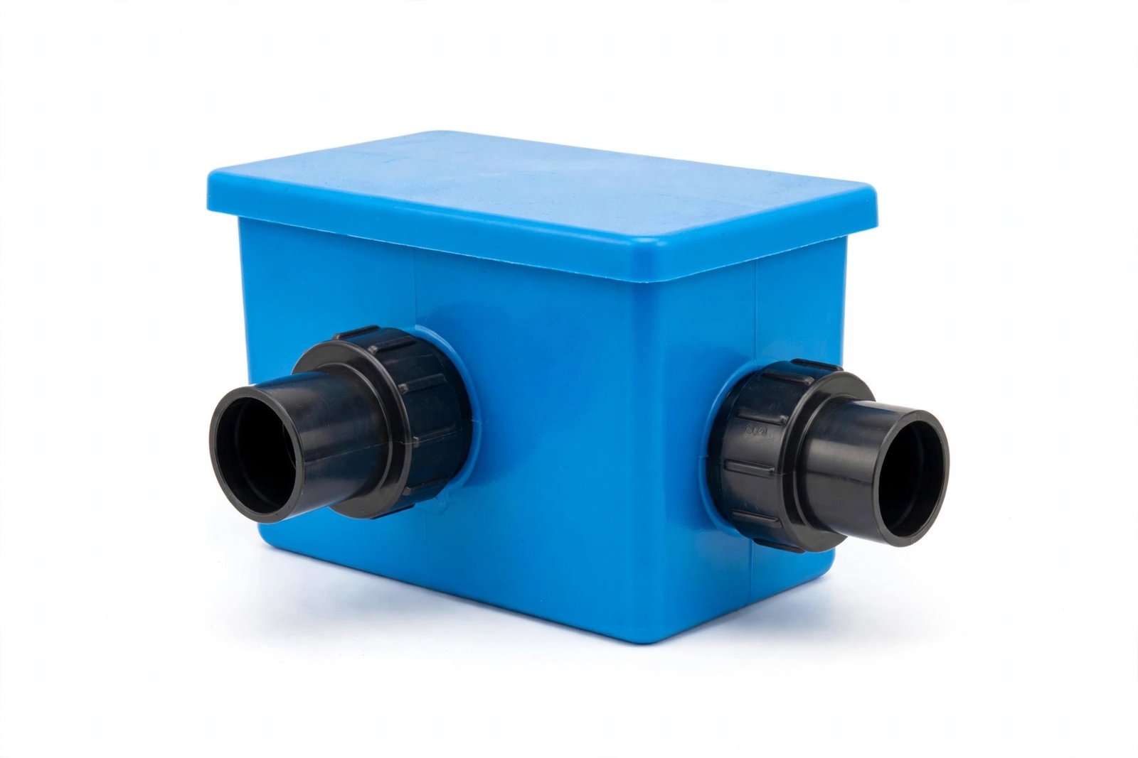 Grease trap fiberglass berwarna biru dengan pipa inlet dan outlet untuk dapur